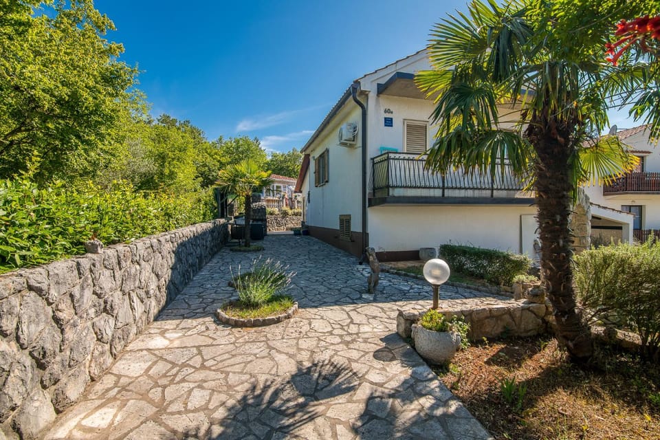 Apartment Moderna Soline Apartment in Primorje-Gorski Kotar County