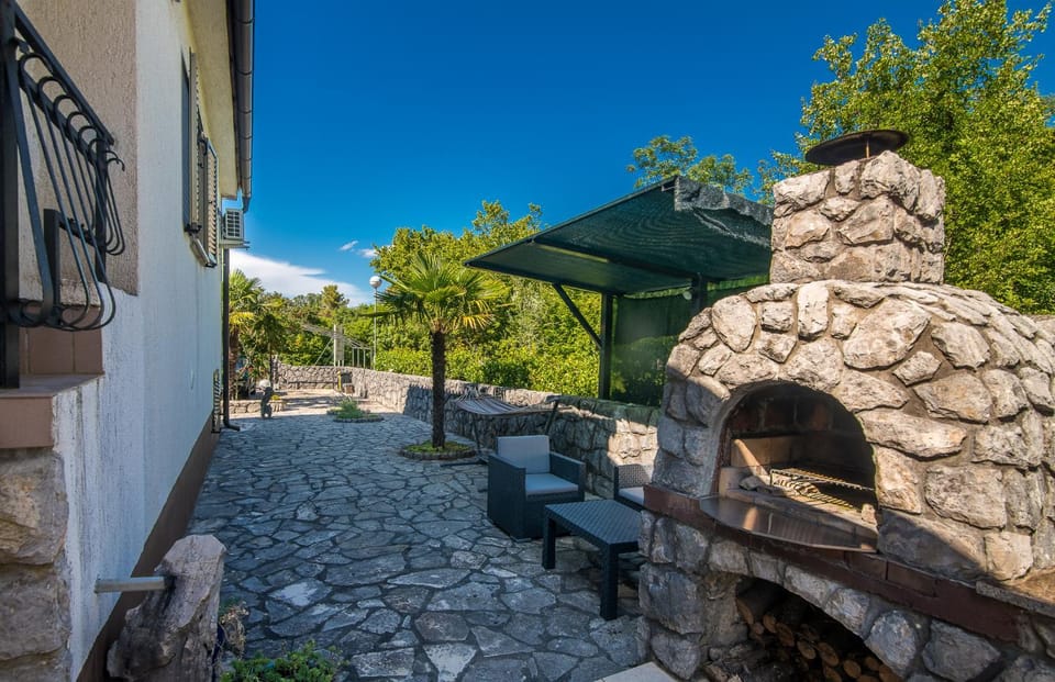 Apartment Moderna Soline Apartment in Primorje-Gorski Kotar County