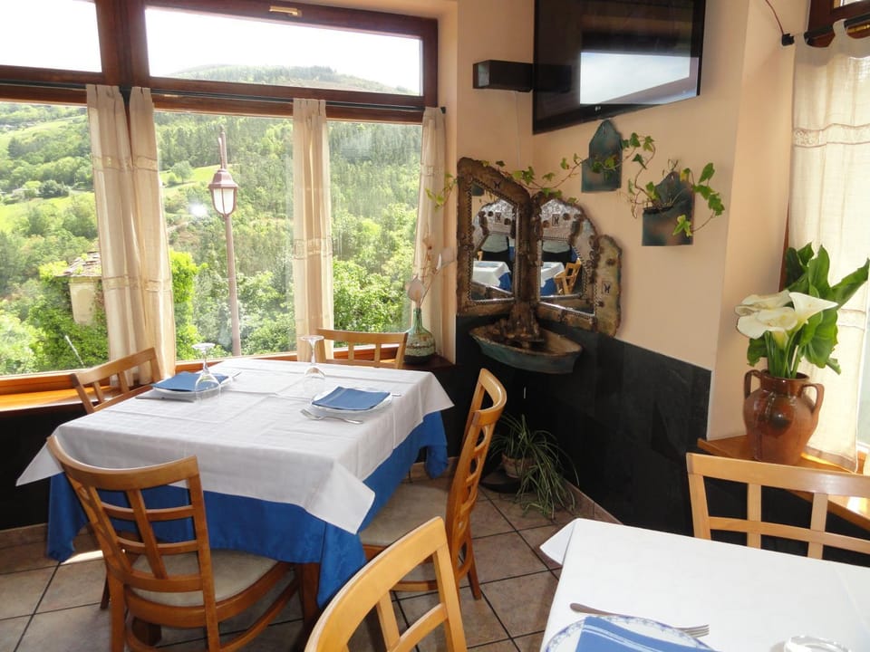 Restaurant/places to eat, View (from property/room)