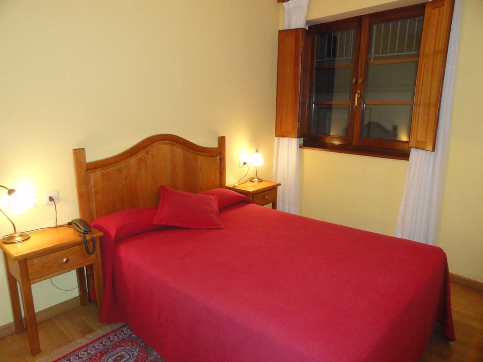 Toilet, Bed, Bathroom, Bedroom