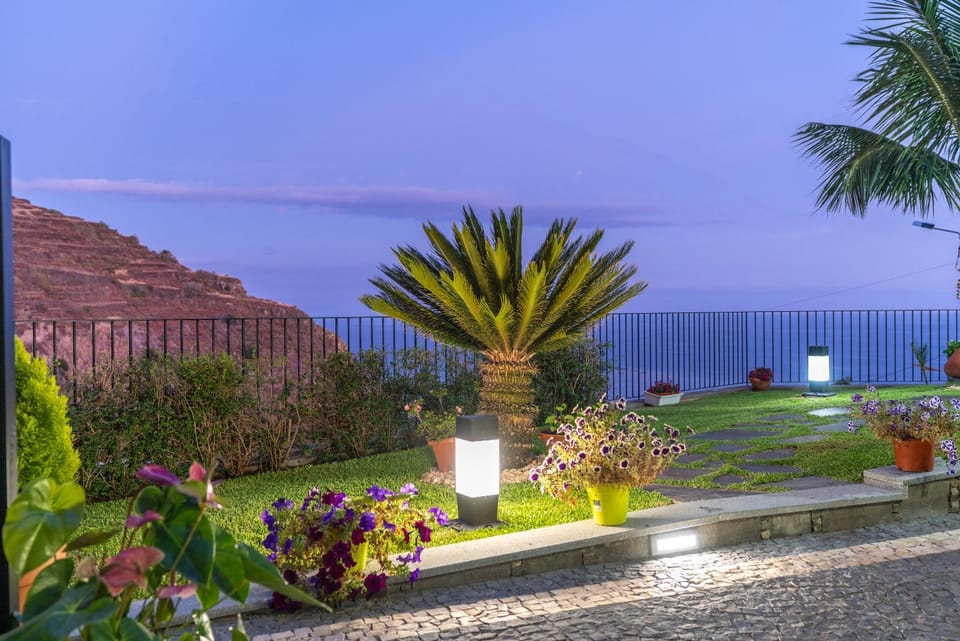 Garden view, Landmark view, Mountain view, Sea view