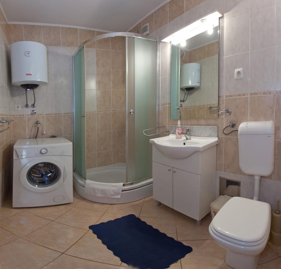 Shower, Bathroom, Area and facilities, Bath, washing machine, dryer