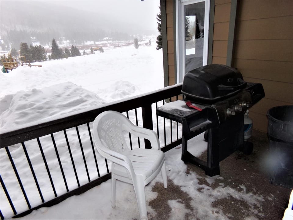 Patio, Mountain view