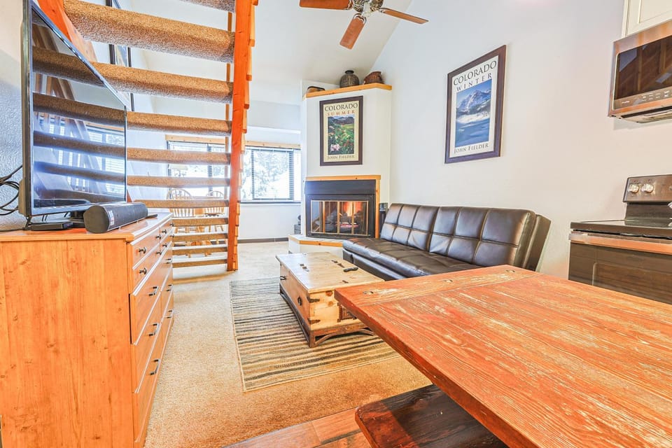 Living room, Dining area, fireplace