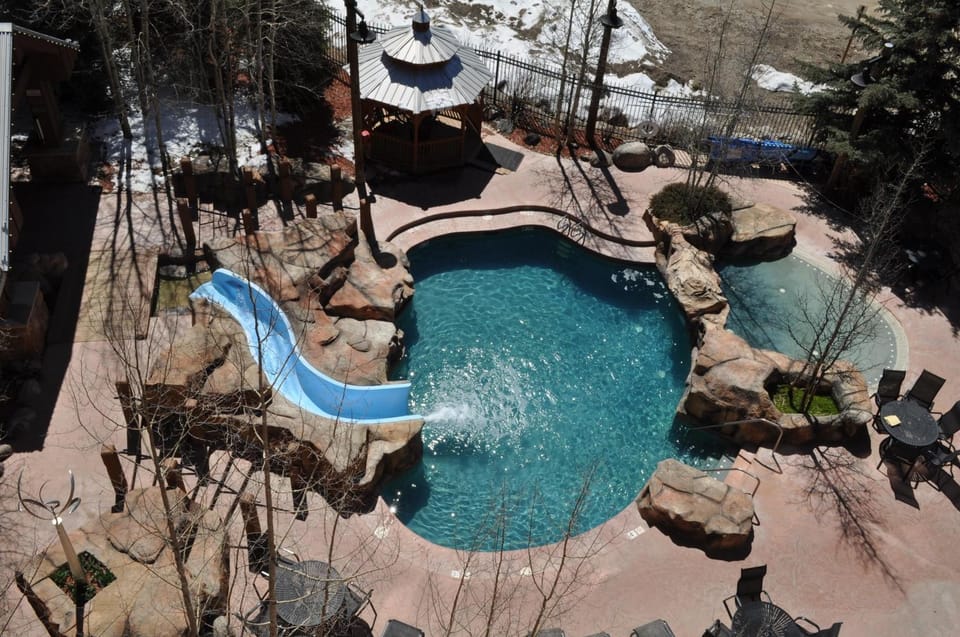 Natural landscape, Hot Tub, Pool view, Swimming pool, sunbed
