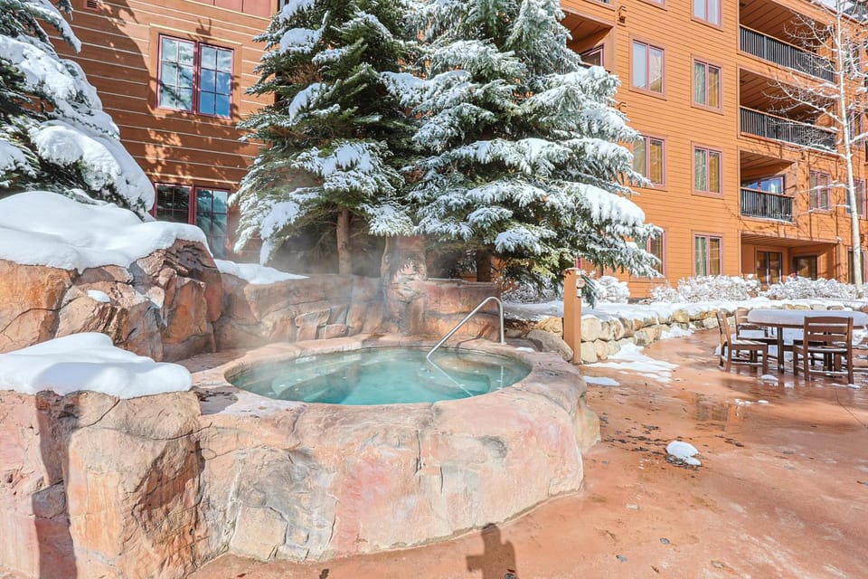 Property building, Winter, Hot Tub