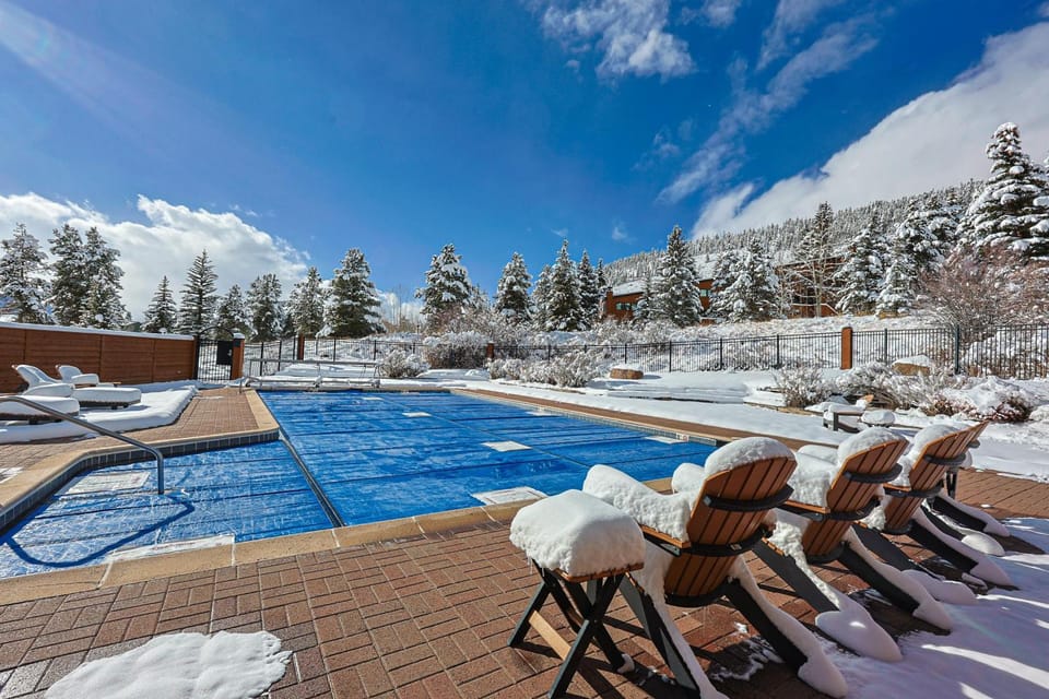 Mountain view, Swimming pool, sunbed
