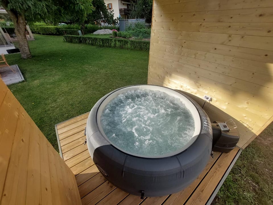Hot Tub, Spa and wellness centre/facilities