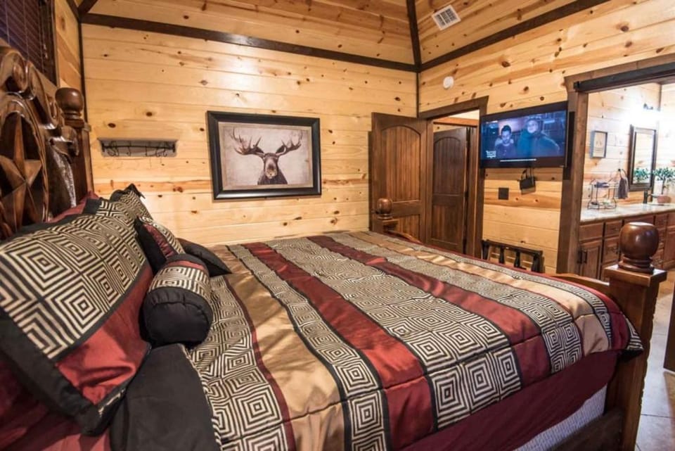 Indian Springs Lodge-Game Room, Video Game Table House in Broken Bow