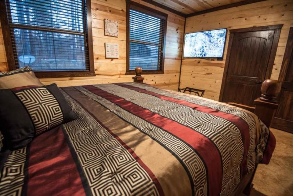 Indian Springs Lodge-Game Room, Video Game Table House in Broken Bow