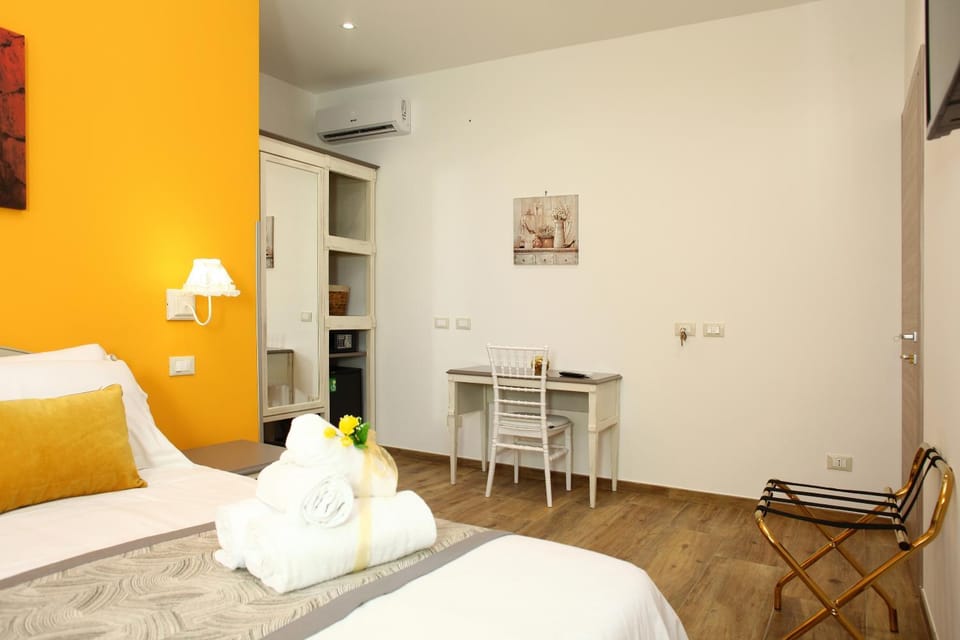 Photo of the whole room, Decorative detail, Bedroom