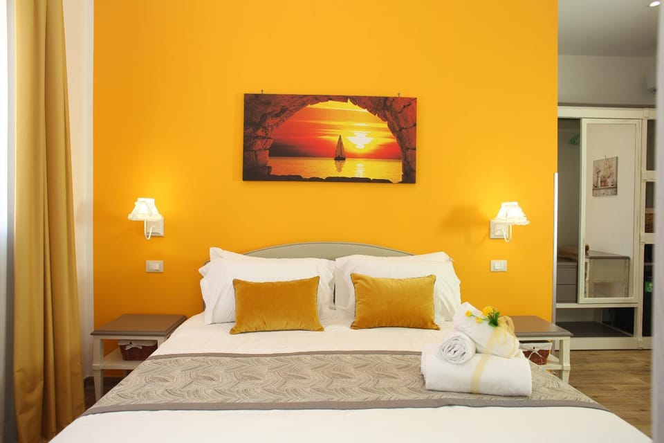 Photo of the whole room, Decorative detail, Bedroom