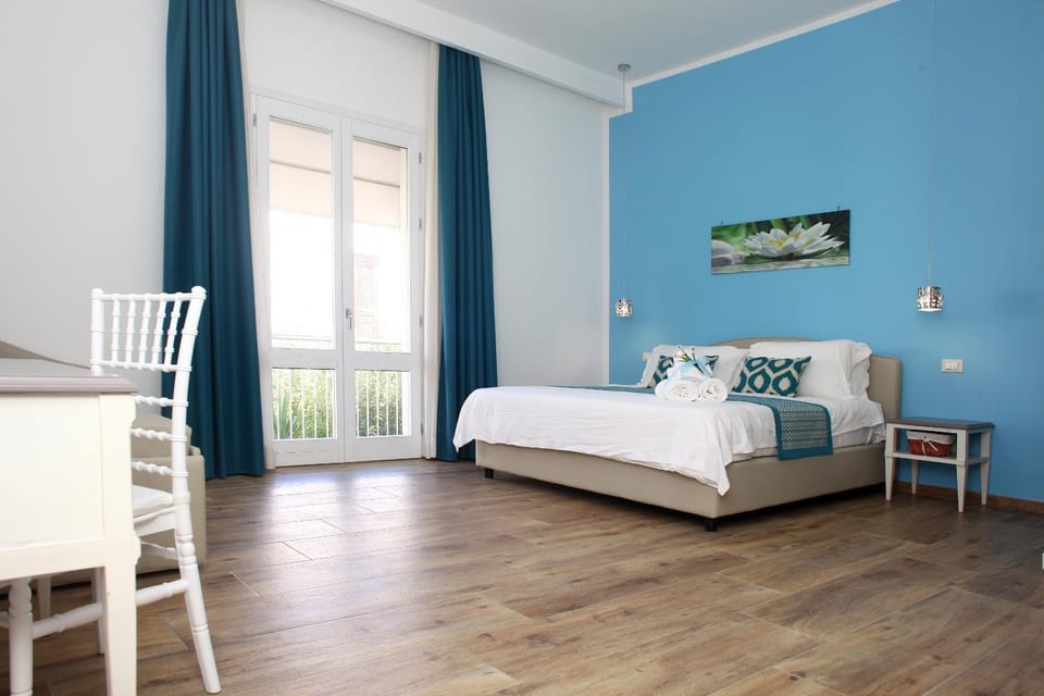 Bed, Balcony/Terrace, Photo of the whole room, Bedroom