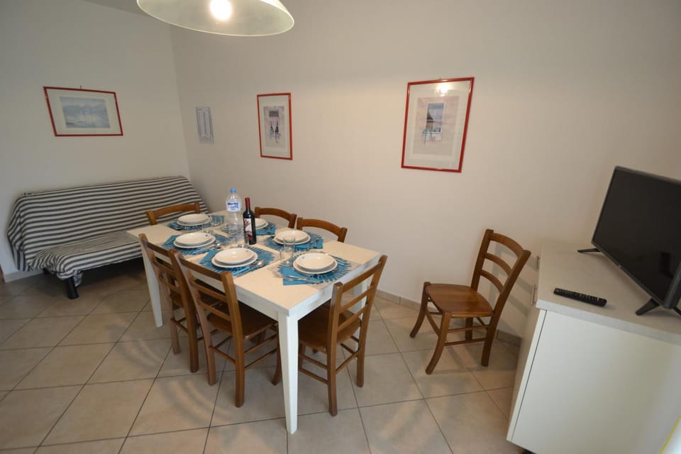 TV and multimedia, Living room, Dining area