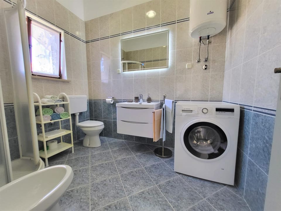 Shower, Toilet, Bathroom, bidet, heating, towels, washing machine