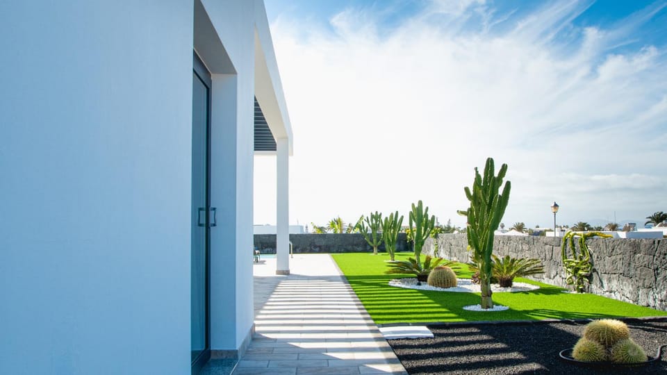 Natural landscape, Garden, Garden view, Sea view, Parking