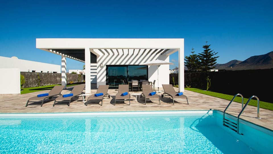 Natural landscape, BBQ facilities, Garden, Solarium, Table tennis, Pool view, Swimming pool, Parking, internet, sunbed, towels