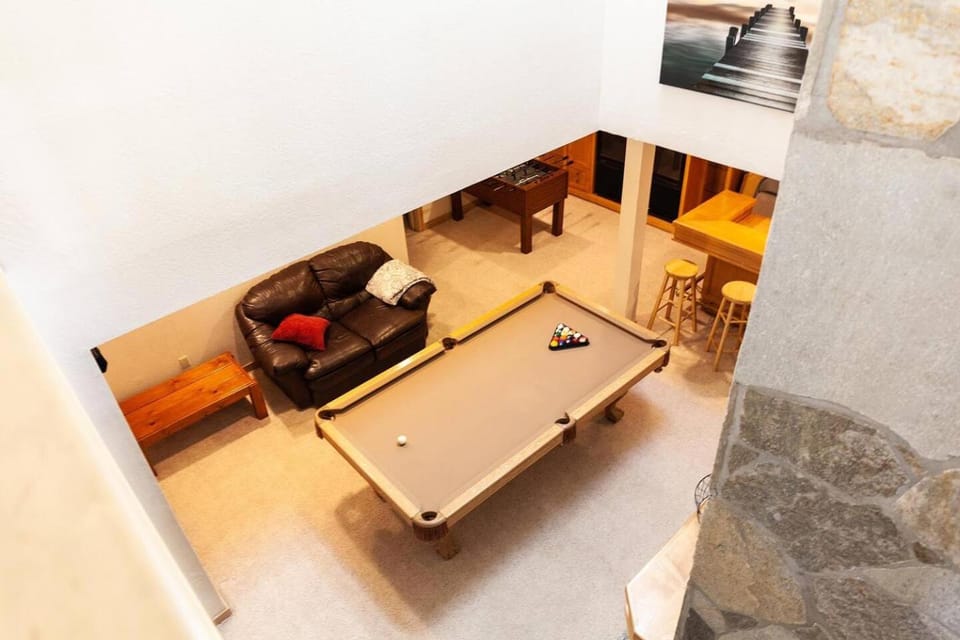 Billiard, Game Room, Lounge or bar