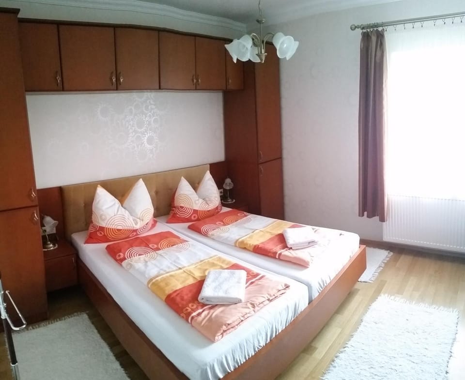 Bed, Day, Photo of the whole room, Bedroom