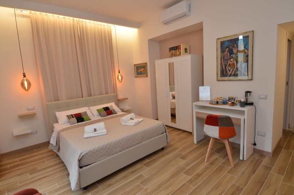 Photo of the whole room, Bedroom