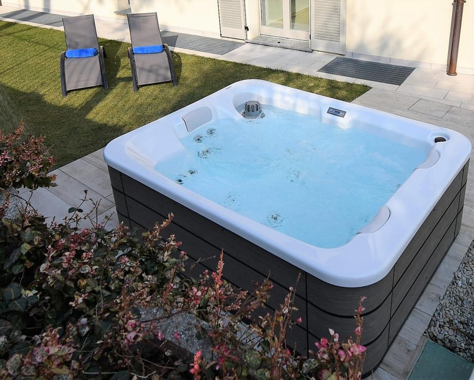 Hot Tub, Open Air Bath