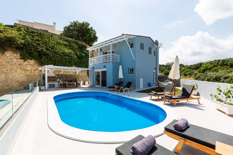 Property building, Pool view, Swimming pool
