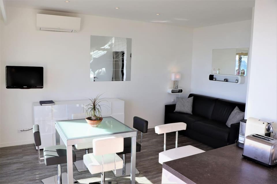 Lounge or bar, Seating area