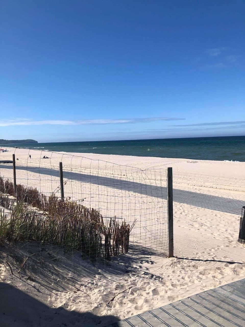 Nearby landmark, Neighbourhood, Natural landscape, Activities, Beach