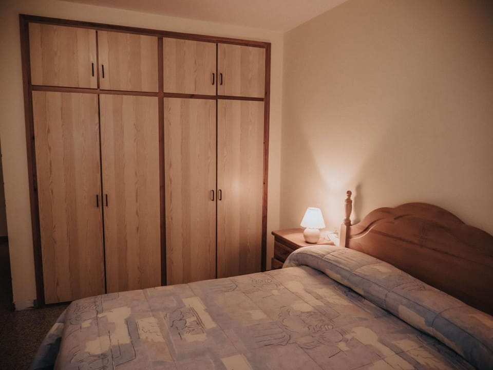 Bed, Photo of the whole room, Bedroom, wardrobe