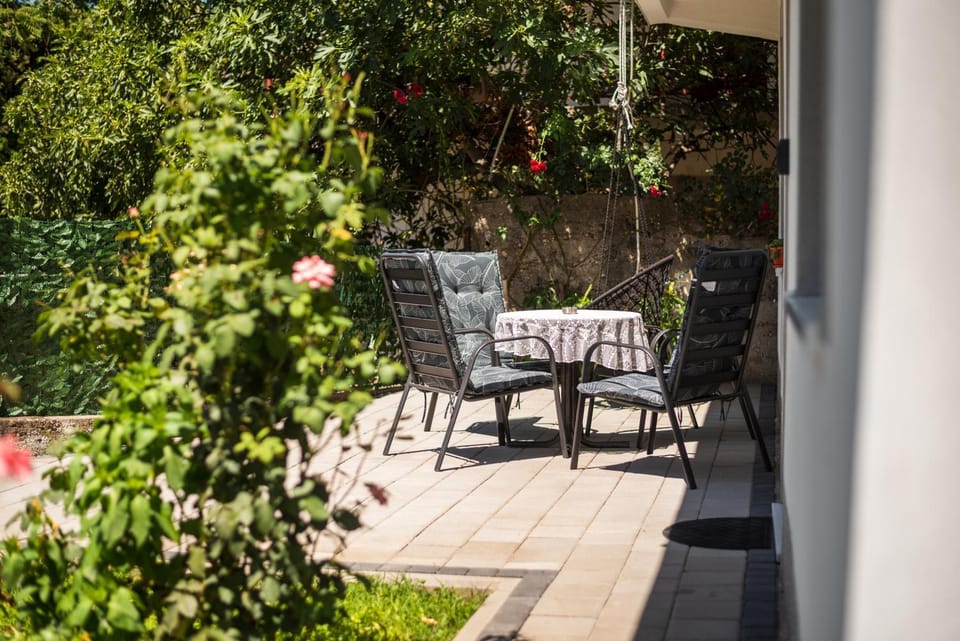 Patio, Day, Garden, View (from property/room), Seating area, Garden view