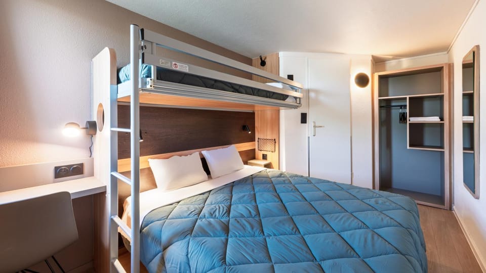 Bed, Photo of the whole room, Bedroom, bunk bed, wardrobe