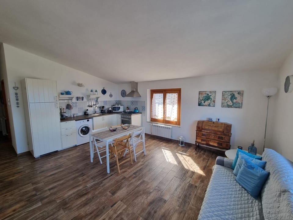 BLUE HOUSE by Perry-Holiday Apartment in Gioiosa Marea