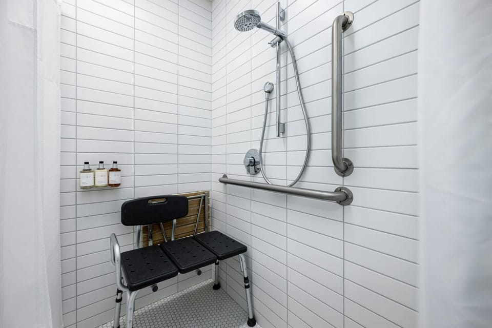 Shower, Bathroom, acessibility