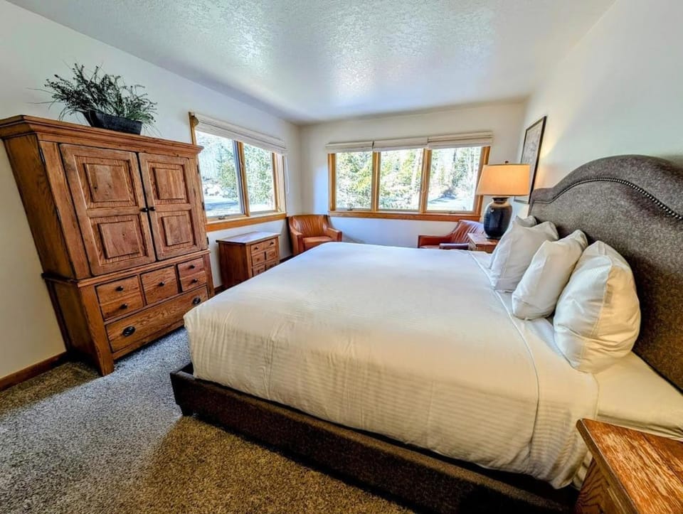 Quicksilver 1660 by SummitCove Lodging in Colorado House in Keystone