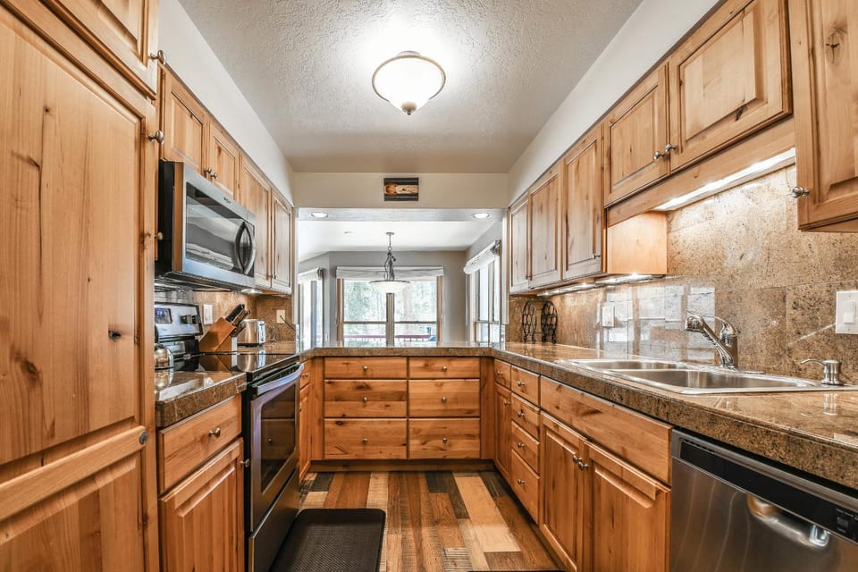Quicksilver 1660 by SummitCove Lodging in Colorado House in Keystone