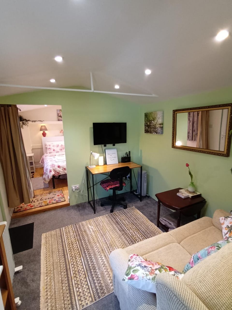 Rose Garden Suite in Oxfordshire, A40 Bed and Breakfast in West Oxfordshire District