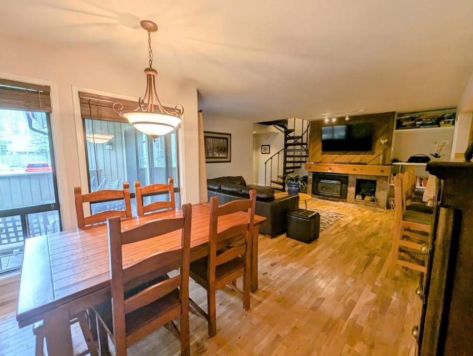 Flying Dutchman 1164 by SummitCove Lodging in Colorado House in Keystone