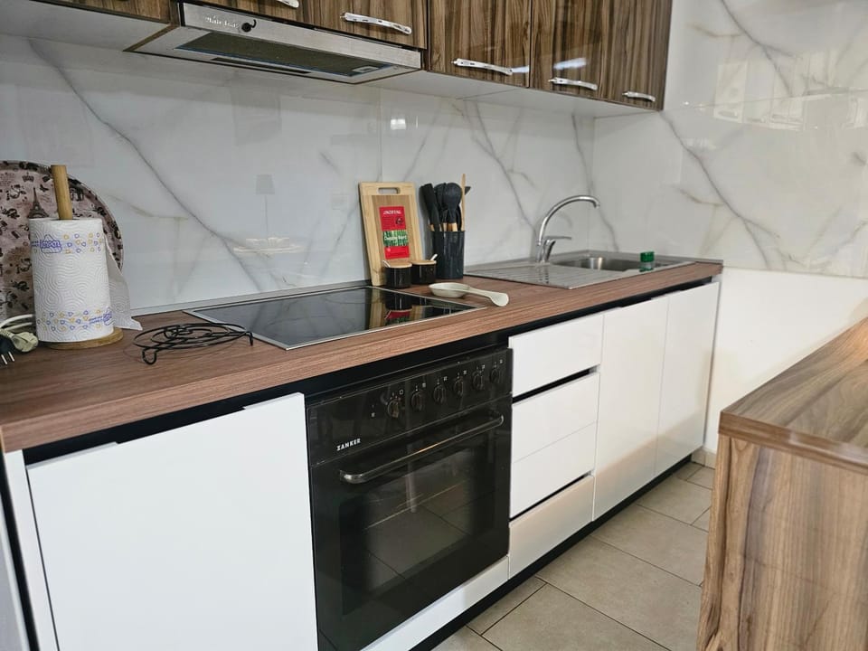 Coffee/tea facilities, Kitchen or kitchenette, minibar, stove, toaster