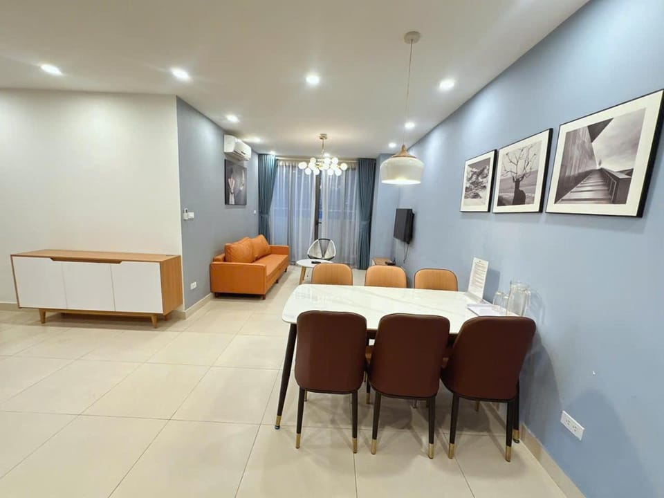 Living room, Seating area, Dining area, air conditioner