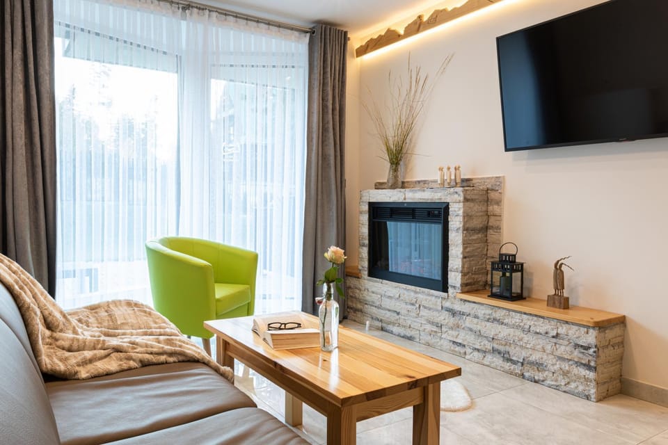 Communal lounge/ TV room, TV and multimedia, View (from property/room), Living room, Lounge or bar, Seating area, Area and facilities, fireplace, fireplace