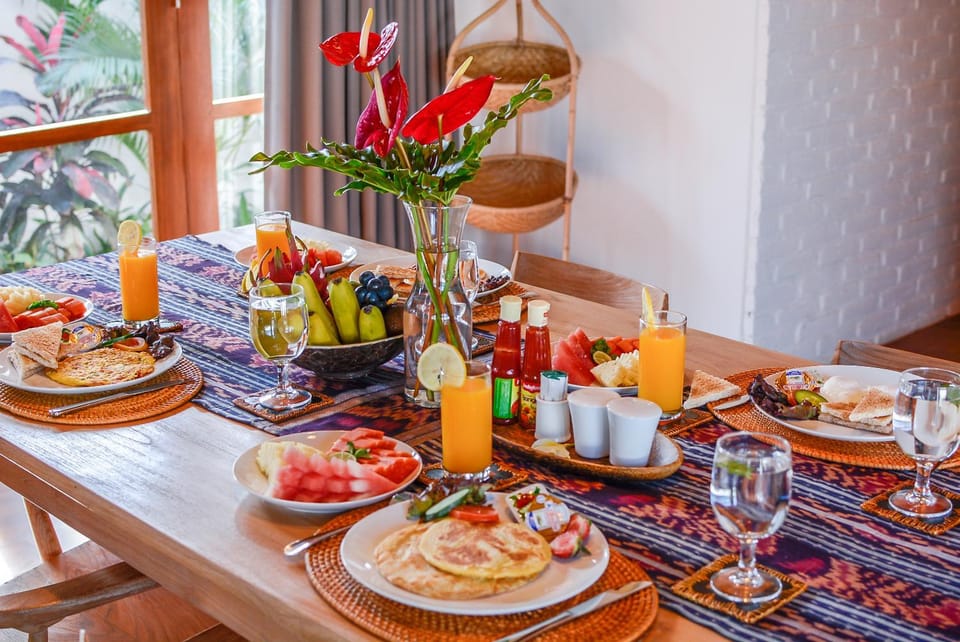 Food and drinks, Food, Breakfast, Continental breakfast, Buffet breakfast, Lunch, Dinner