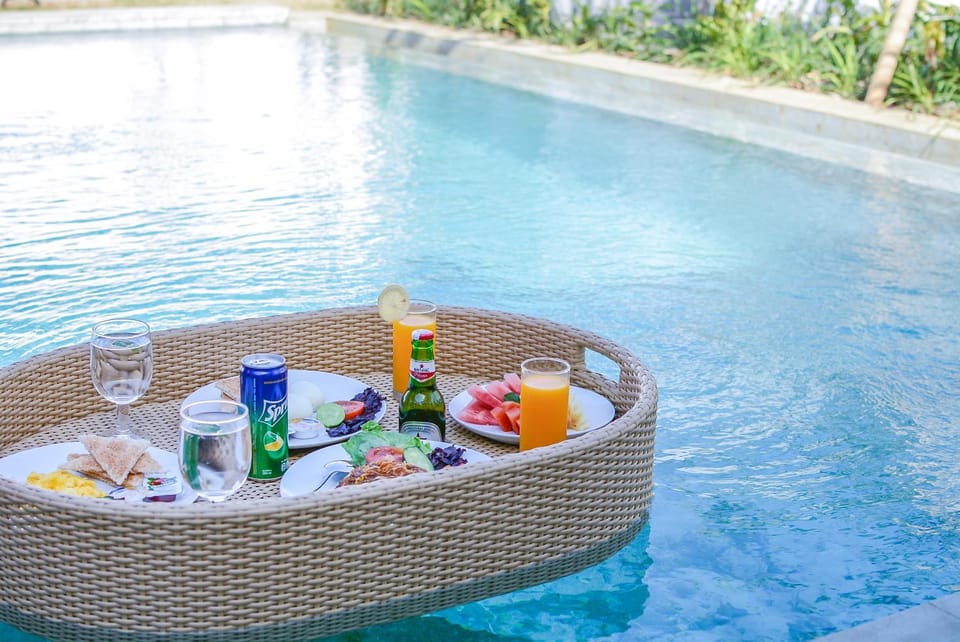Food and drinks, Food, Swimming pool, Breakfast, Continental breakfast, Drinks