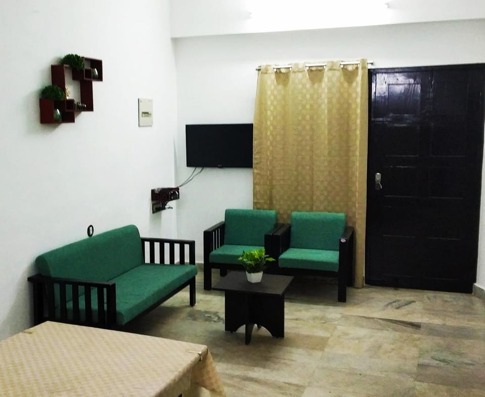 Communal lounge/ TV room, Living room, Seating area