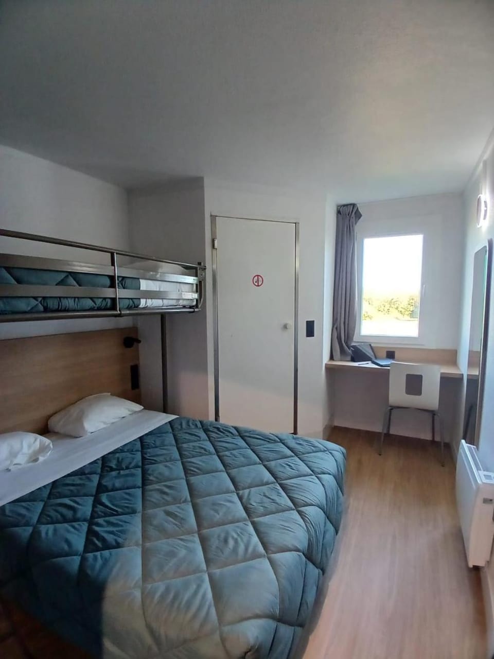 Bathroom, Bedroom, microwave