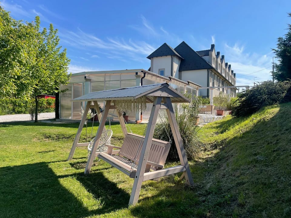 Platán Apartmanház Apartment hotel in Hungary