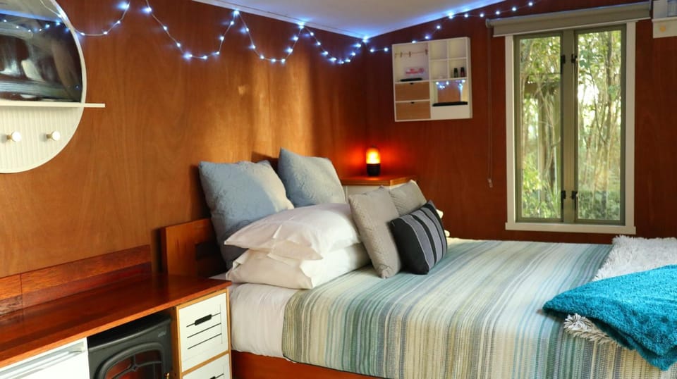 Fantail Bush Chalet and Hot Tub Chalet in Auckland Region