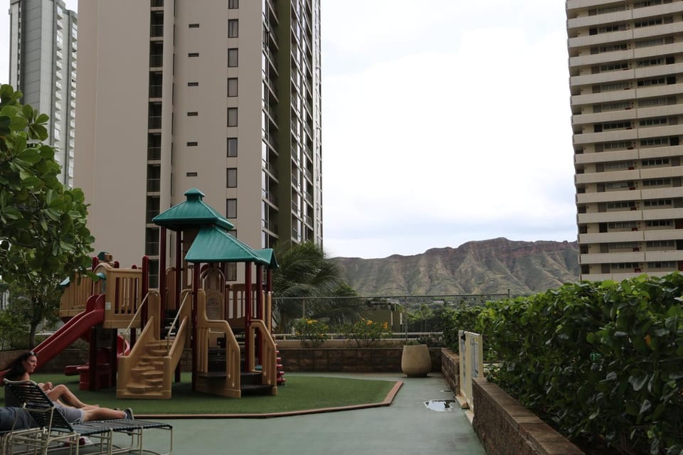 Waikiki Banyan T1-3204 Apartment in Honolulu