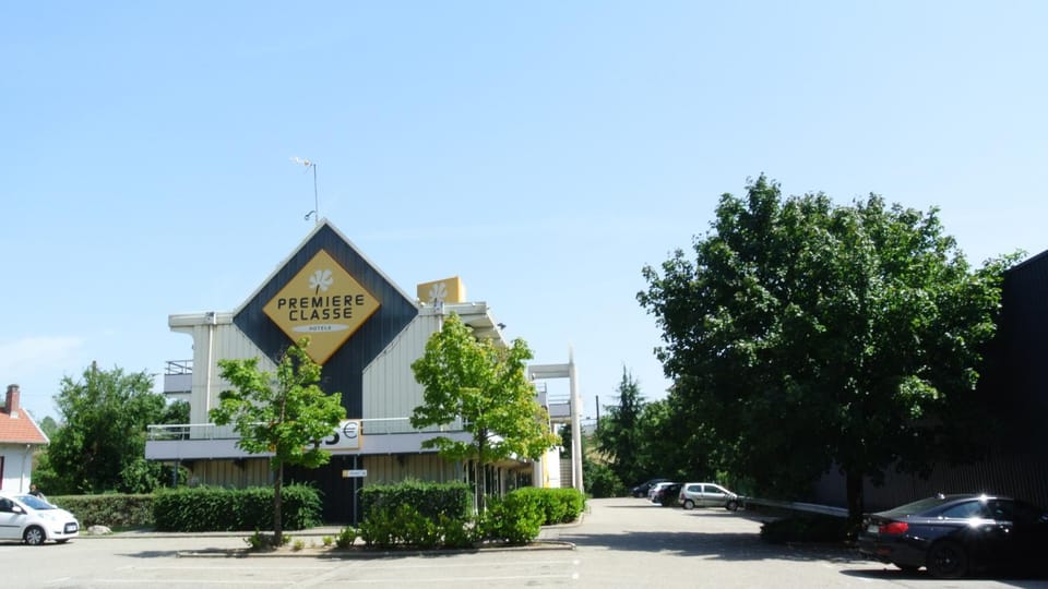 Facade/entrance