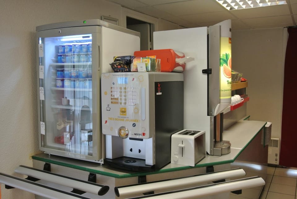 Coffee/tea facilities, Food and drinks