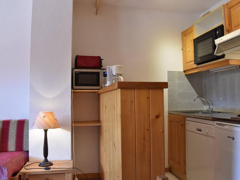 Studio cosy avec balcon, à 150m des pistes et commerces, Méribel - FR-1-180-385 Apartment in Les Allues